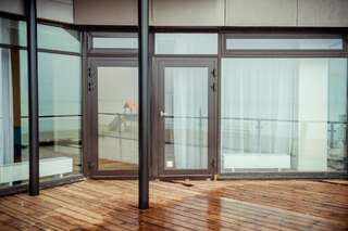 Отель Pirita Beach Apartments & SPA Таллин Номер-студио с террасой и видом на море-26